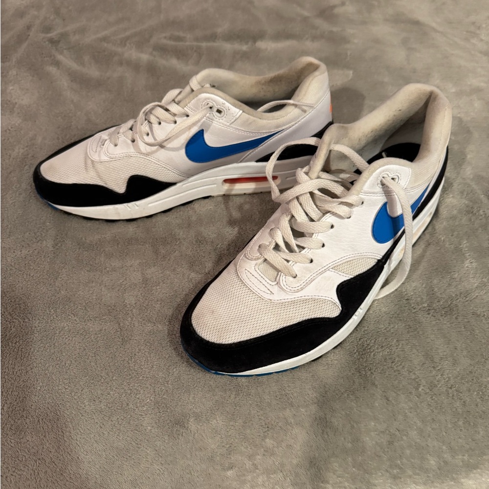 Nike Air Max. Used but in good condition. Mens size 11.5